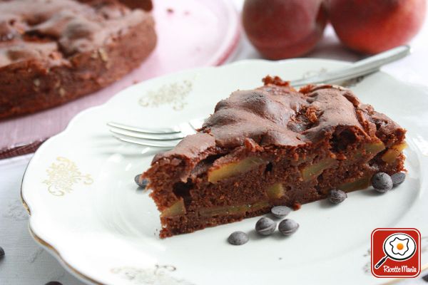 Torta pesche e cioccolato