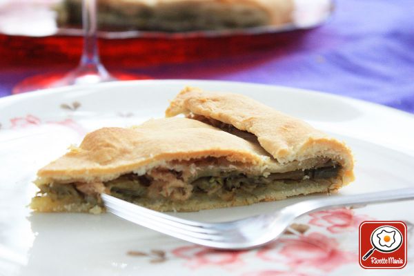 Torta salata ai carciofi e tonno