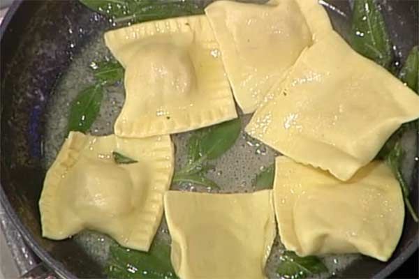 Tortelli di patate con burro e salvia - Luisanna Messeri