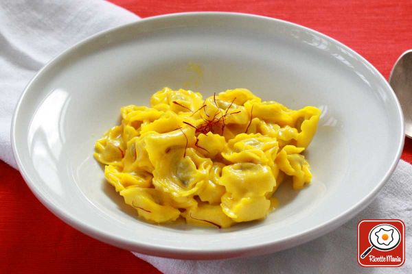 Tortellini con la panna e zafferano