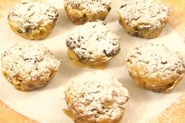 Tortine di colomba e uovo di cioccolato - cotto e mangiato