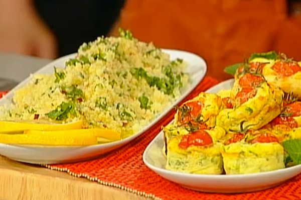 Tortini di frittata con zucchine feta  menta e cous cous verde