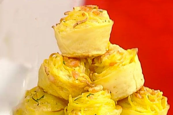 Tortini di tagliolini con gamberetti e salmone