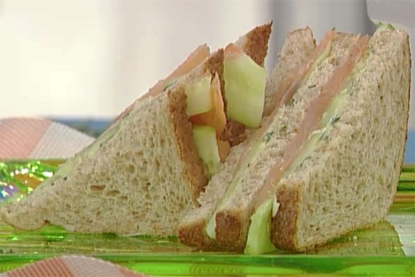 Ricetta Tramezzini al cetriolo (cucumber sandwiches) - Andrea Mainardi Tramezzini al cetriolo (cucumber sandwiches) - Andrea Mainardi