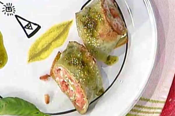 Tronchetti di crepes al pesto con ricotta e prosciutto - Anna Moroni