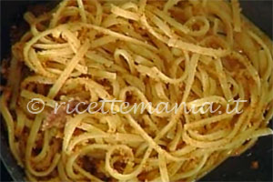 Linguine con acciughe e briciole al profumo di limone - Antonella Clerici