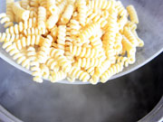 Insalata di pasta con melanzane e tonno