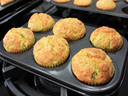 Muffin salati alle zucchine