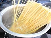 Spaghetti con alici e pomodorini