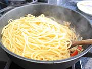 Spaghetti con alici e pomodorini