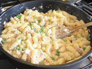 Fusilli panna prosciutto e piselli