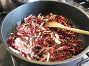 Farfalle con radicchio e salsiccia