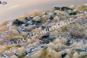 Zuppa mantecata di orzo perlato e spinaci - cotto e mangiato