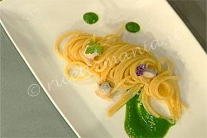 Spaghetti all'acqua di pomodoro e tartufi di mare - Heinz beck