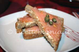 Tartine al salmone affumicato