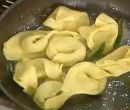 Agnolotti con ricotta e spinaci al burro e salvia - Anna Moroni