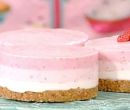 Mini cheesecake con cocco fragole e fragoline