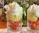 Bicchierini fragole crema pasticcera e panna - cotto e mangiato