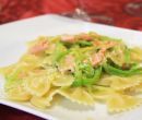 Farfalle al salmone e zucchine