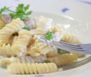 Fusilli panna prosciutto e piselli