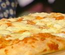 Pizza ai 4 formaggi con la verza - Gabriele Bonci