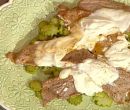 Scaloppine con zucchine menta e formaggio