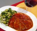 Scaloppine alla pizzaiola con cavolini e aglio -Alessandra Spisni