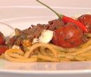 Spaghettoni con ragù di prosciutto crudo al vino rosso e quartirolo
